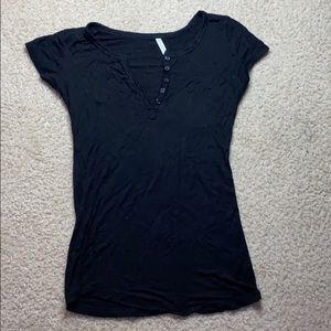 Black light fitted t-shirt with buttons (V-Cut)